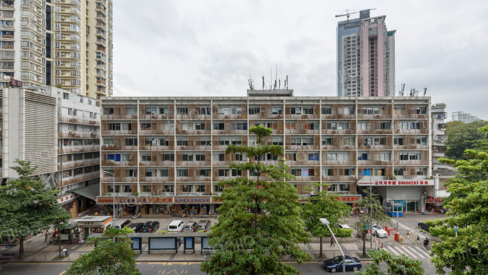 公交宿舍大院外景图