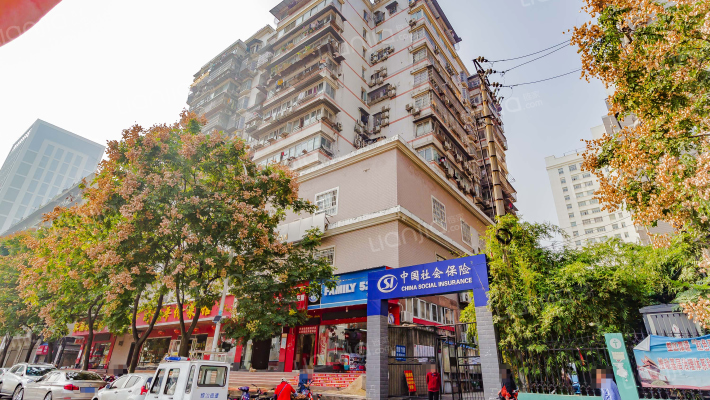 发展公寓外景图