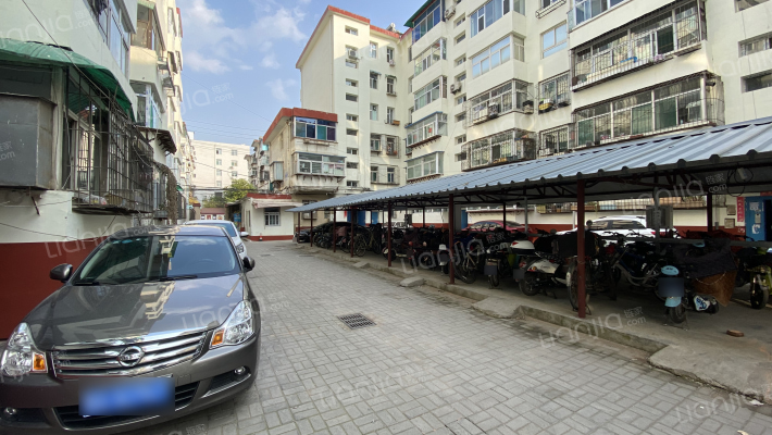 石油化学厂宿舍外景图