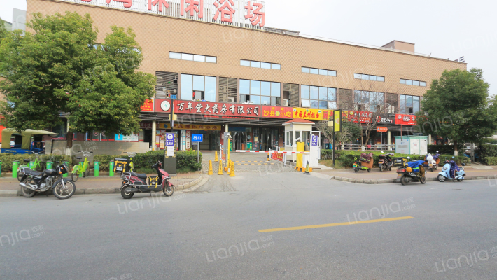 星湖财富广场外景图