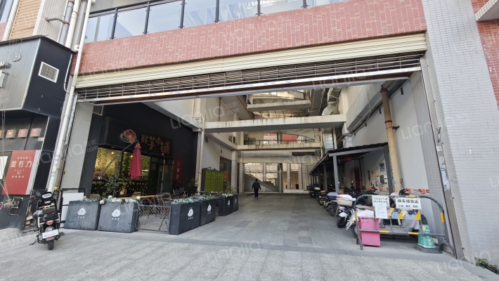 蓝天商贸园外景图