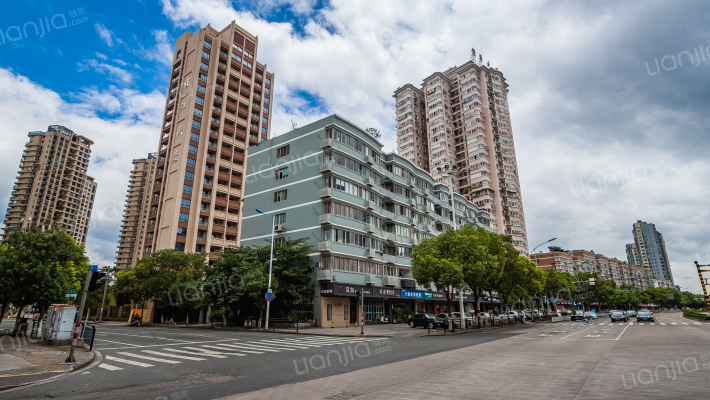 十八家公寓东区外景图