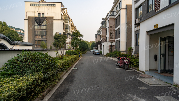 枫情水岸外景图