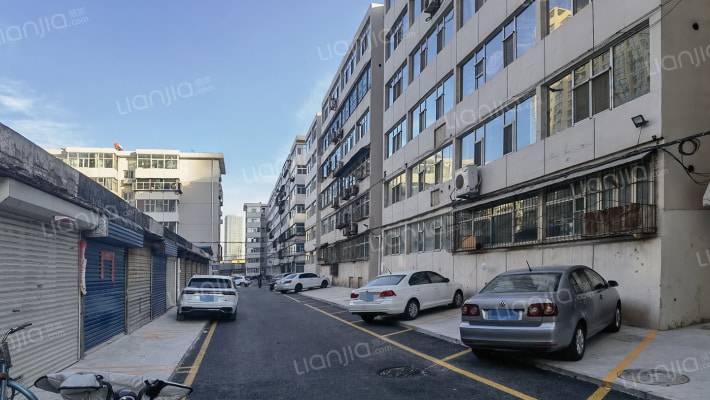 电子厂宿舍小区外景图