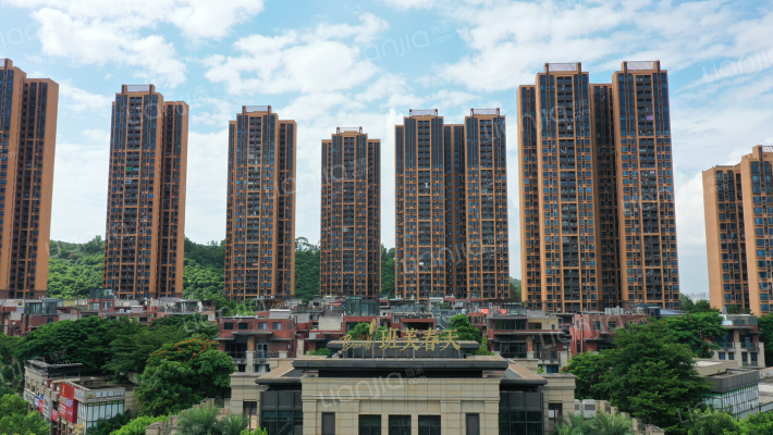 班芙春天外景图