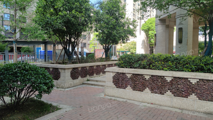 杨春湖畔外景图