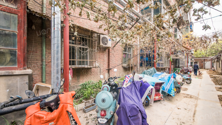 井水厂家属院外景图