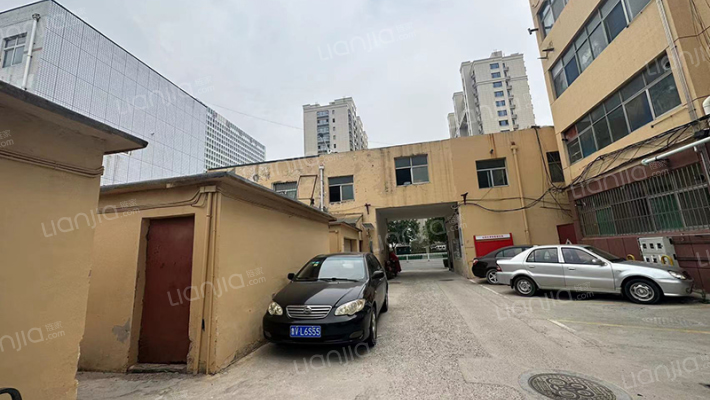 三纺机家属院外景图