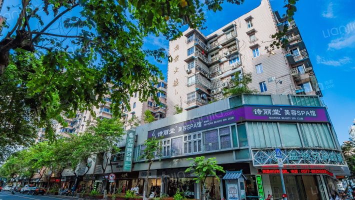 府前大楼外景图