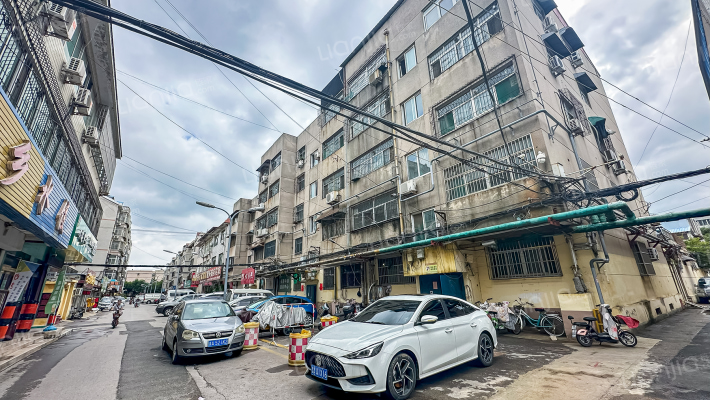 港基开发工商局宿舍外景图