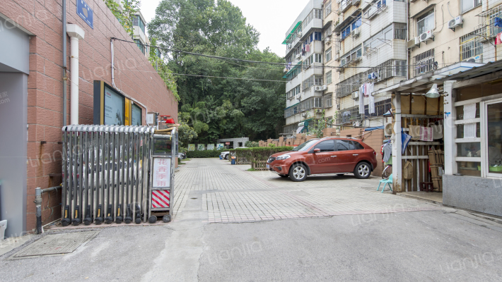 花香季雨园外景图