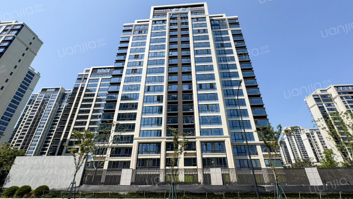 华发臻庭外景图