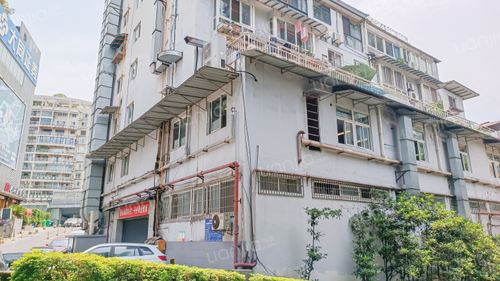 正典家属楼外景图