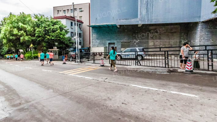 原善窝统建楼外景图