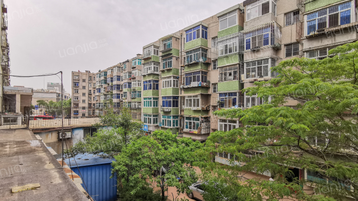 妇婴小区外景图