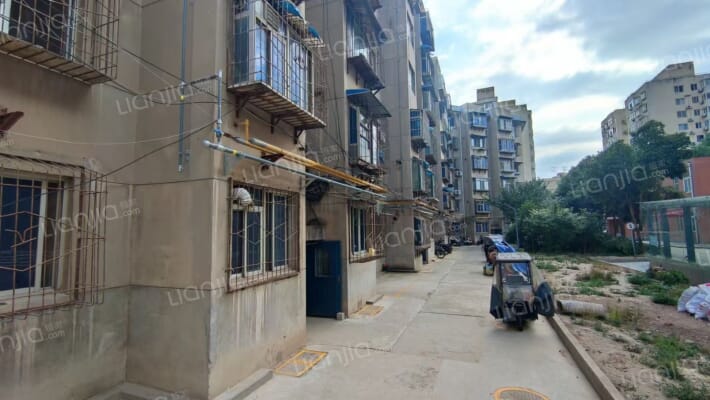 西安科技大学西影路院外景图