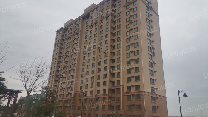 水清木华外景图