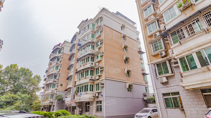 铁机路140到148号外景图