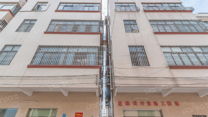 白兰桥上街外景图