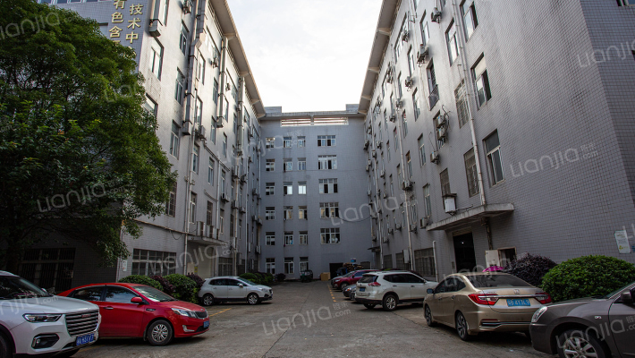 金领公寓外景图