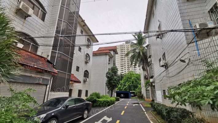 富豪别墅外景图