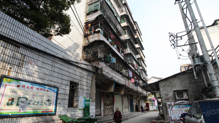 十字街79号外景图