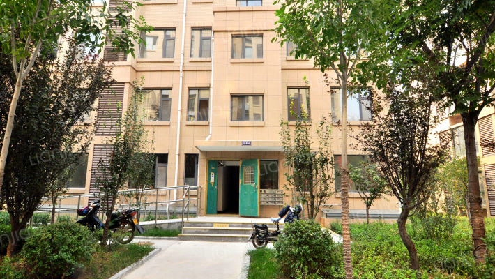 水清木华外景图