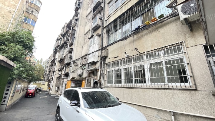 襄城区财政局家属院外景图