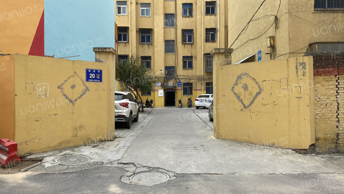 一小家属院外景图