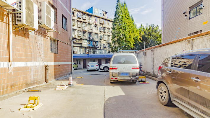 中国人民保险公司宿舍外景图