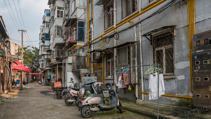 湖滨花园小区外景图