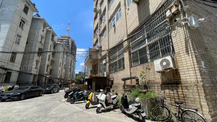 金融大厦外景图