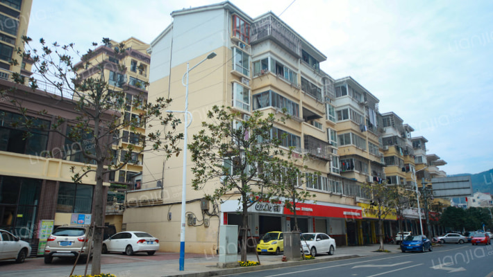 招磨一路市政安置房外景图