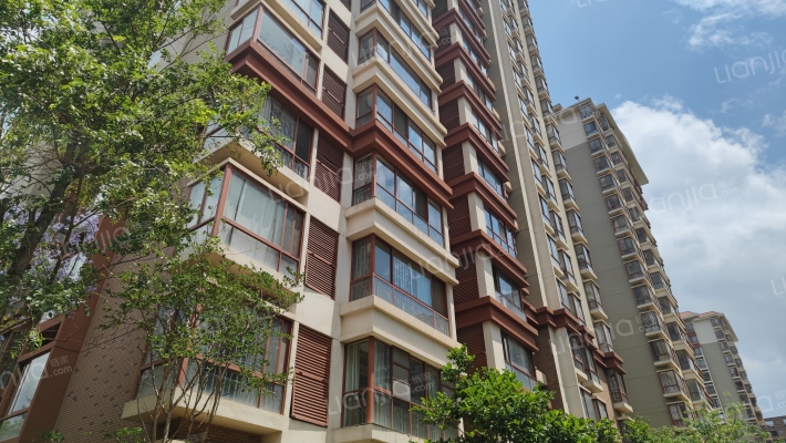 七彩云南古滇名城幸福里南区外景图