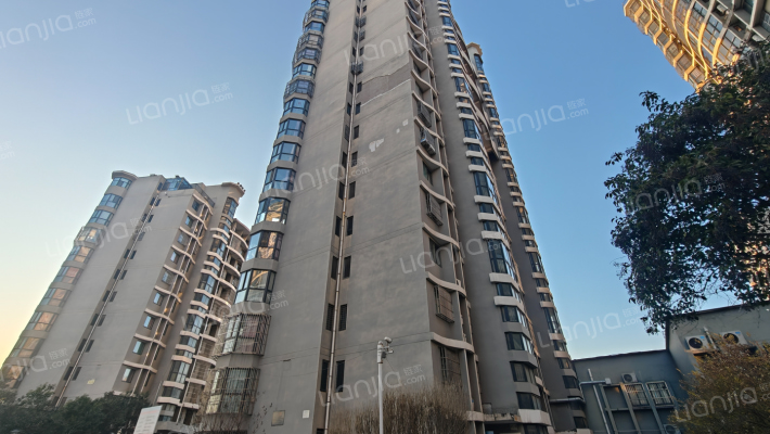 领秀新城外景图