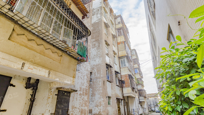 亭子下正街外景图