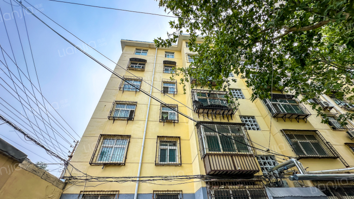 电厂街商务局院外景图