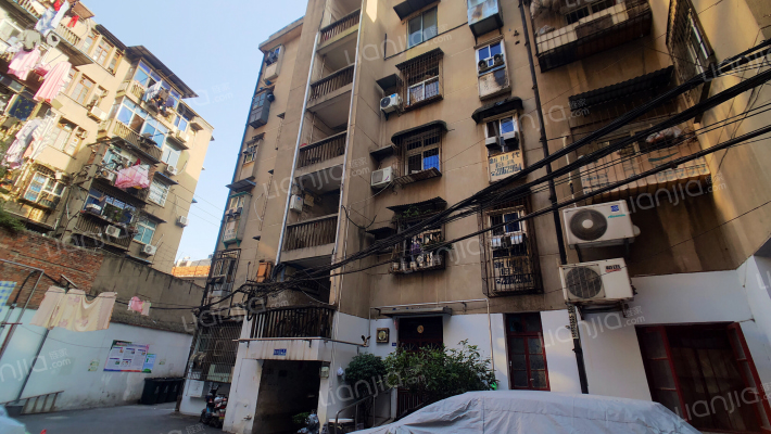 中源宿舍外景图