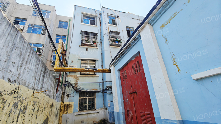 岱岳区乡企局宿舍外景图