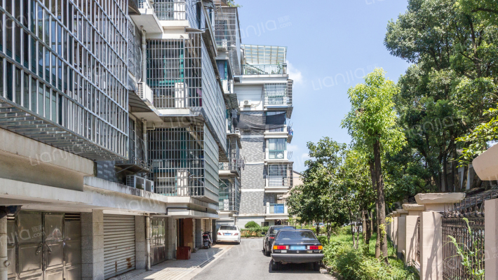 蔡江公寓东区外景图