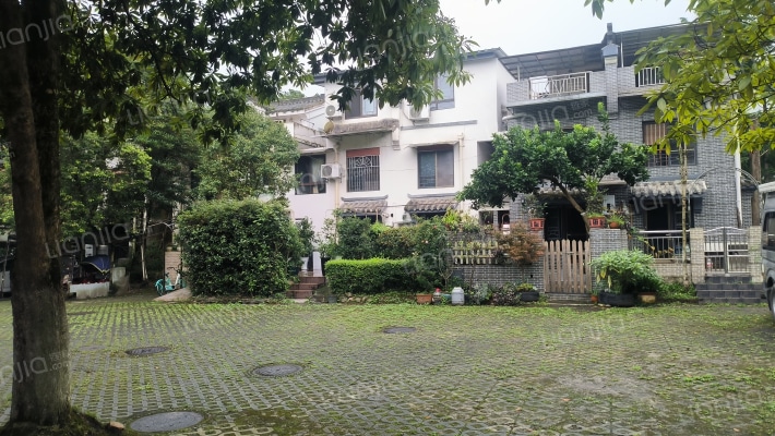 假日青城外景图