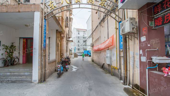 东八公寓外景图