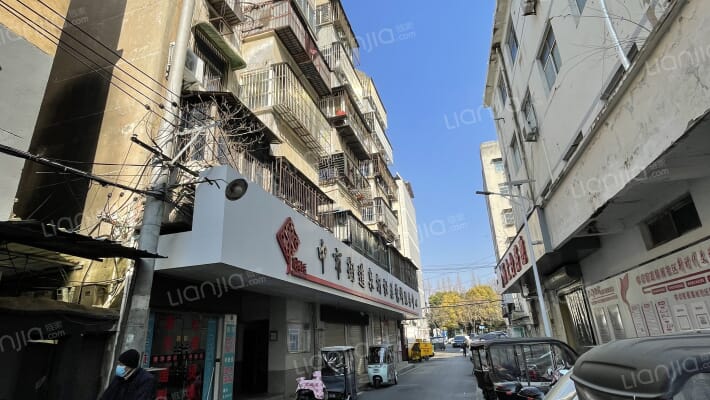 泉河居委会楼外景图