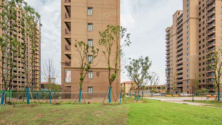 地纬金樽花园外景图