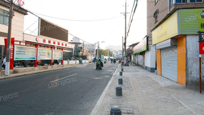 东大院后院外景图