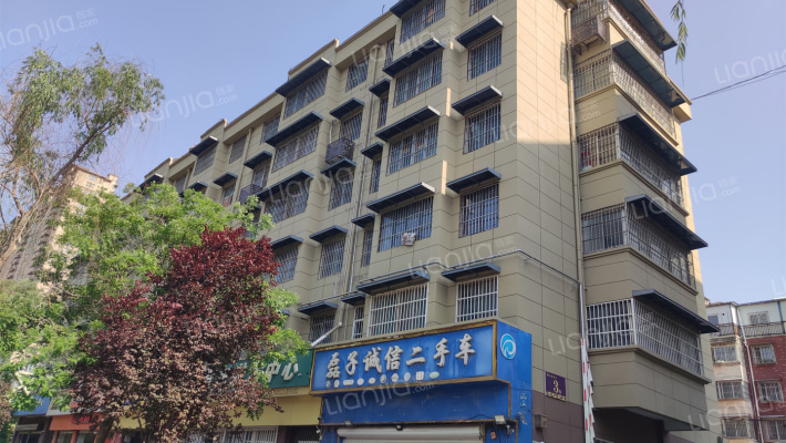 水建山庄外景图