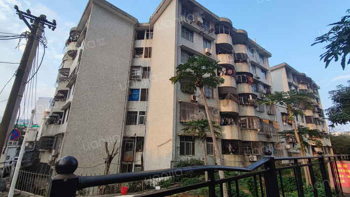 侨中公寓外景图