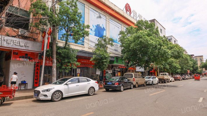 向塘购物广场外景图