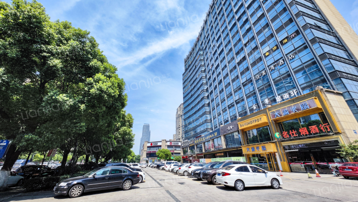 世贸广场外景图