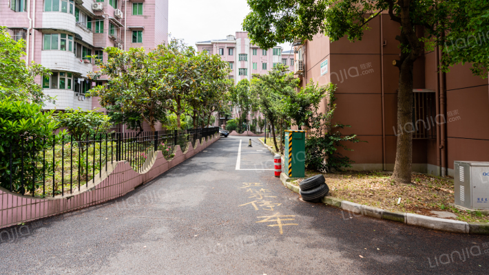 由由三村外景图